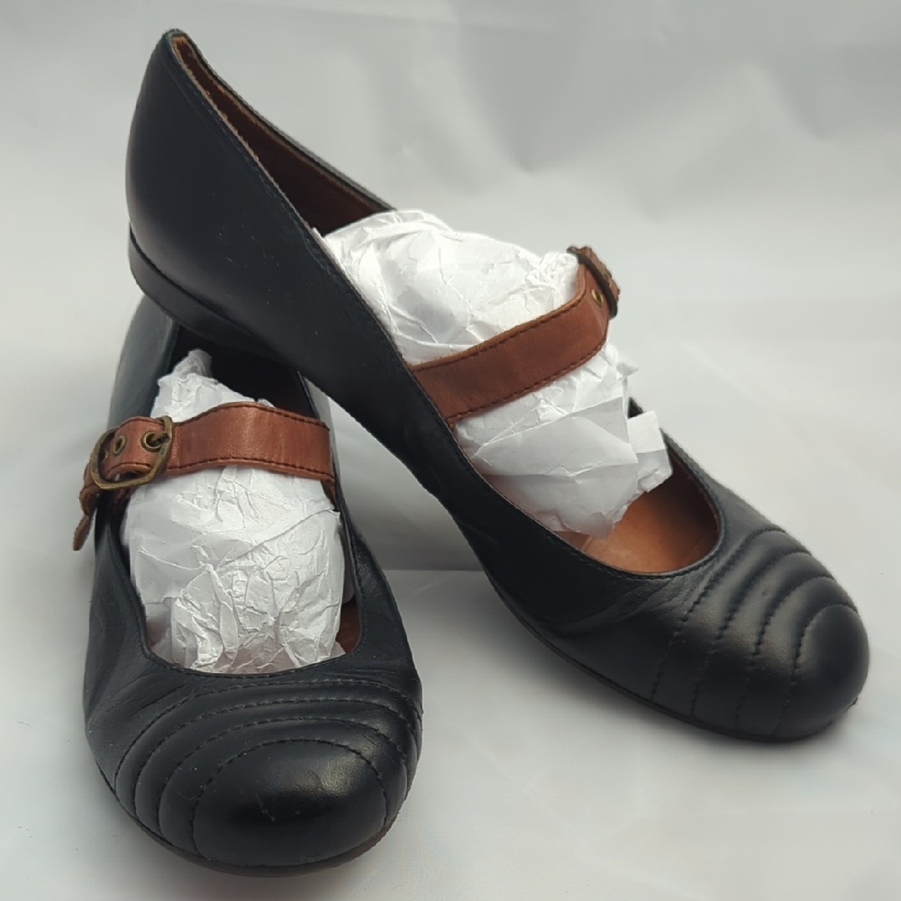 Chie Mihara Black and Brown Flats